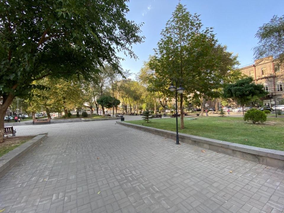 Modern Apartment For Rent In Buzand Street Bu944 Jereván Kültér fotó