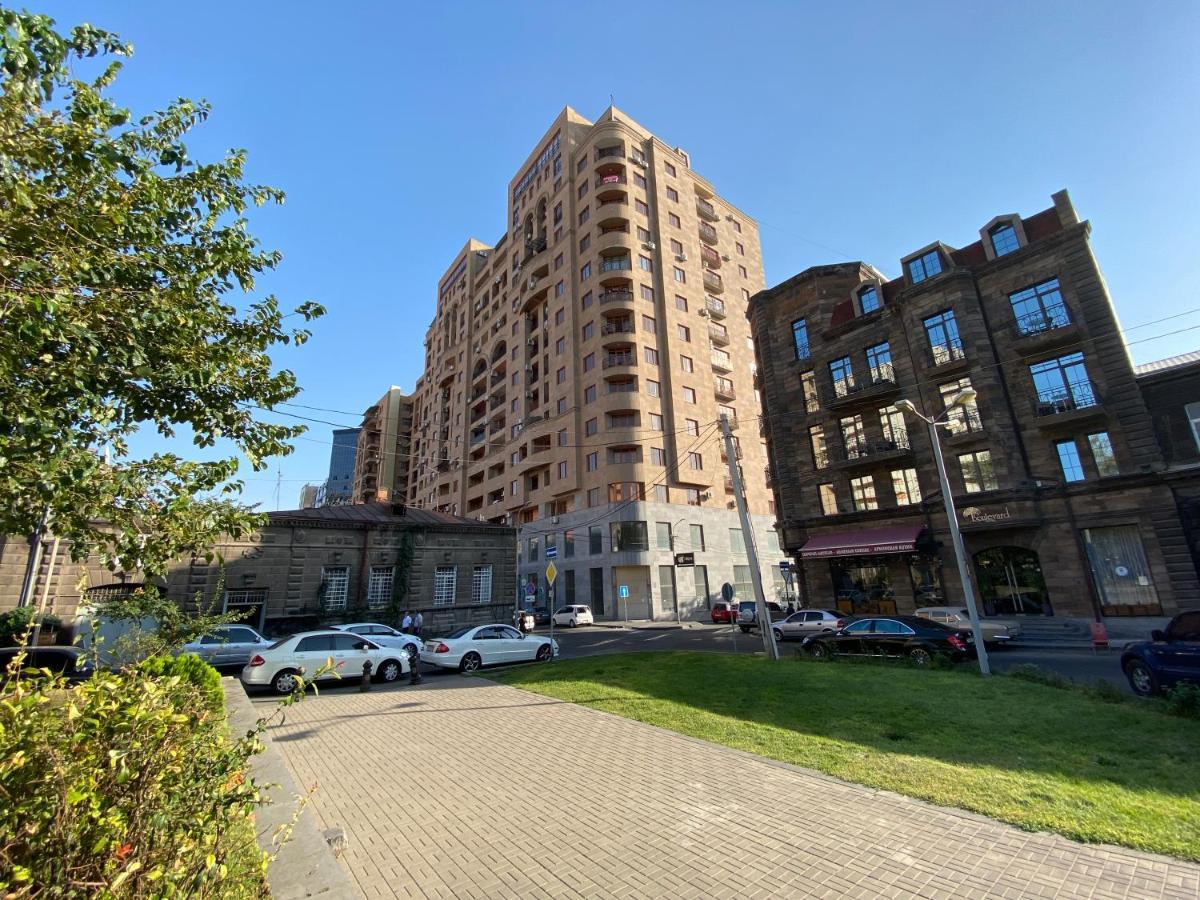 Modern Apartment For Rent In Buzand Street Bu944 Jereván Kültér fotó