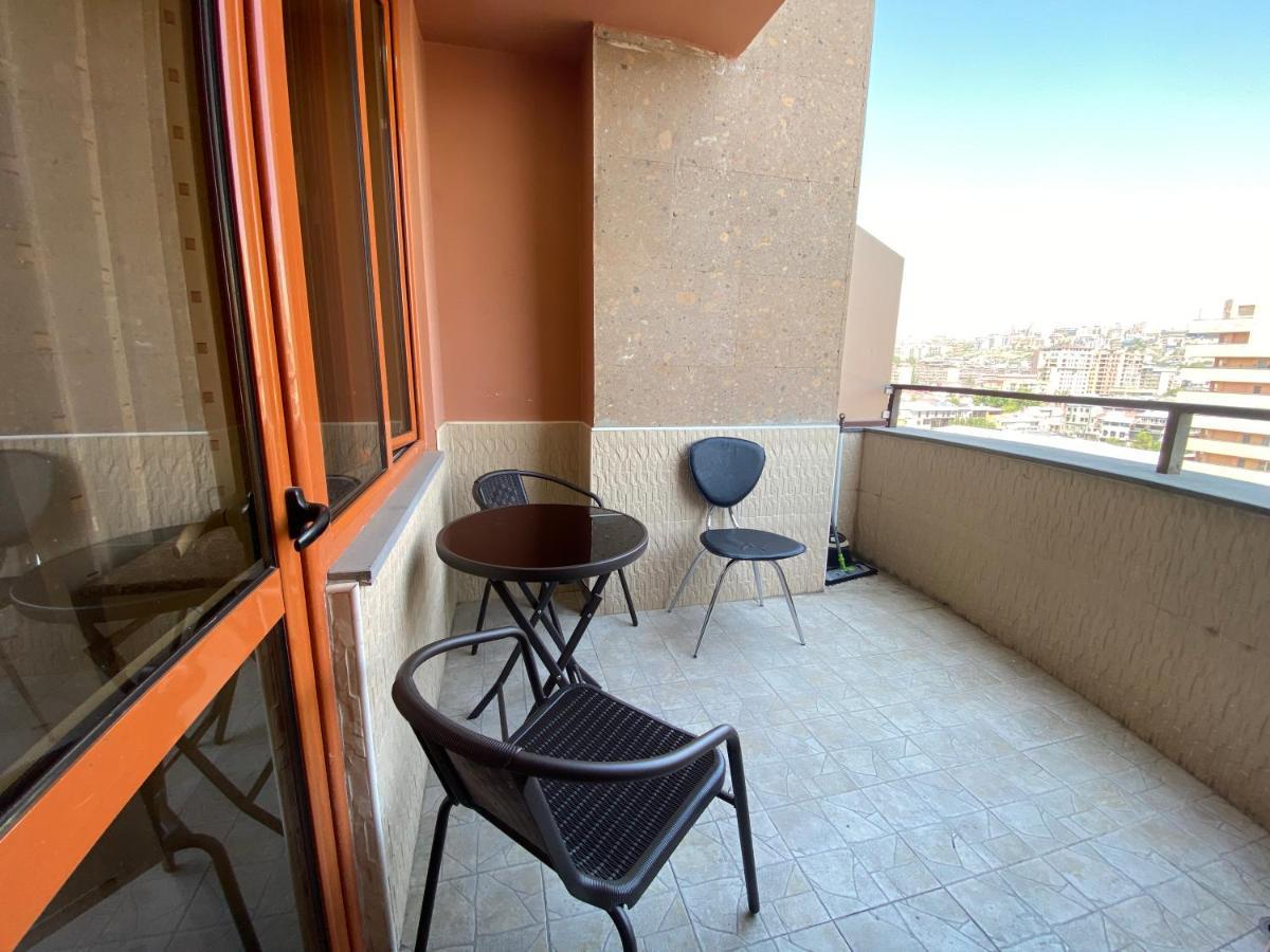 Modern Apartment For Rent In Buzand Street Bu944 Jereván Kültér fotó